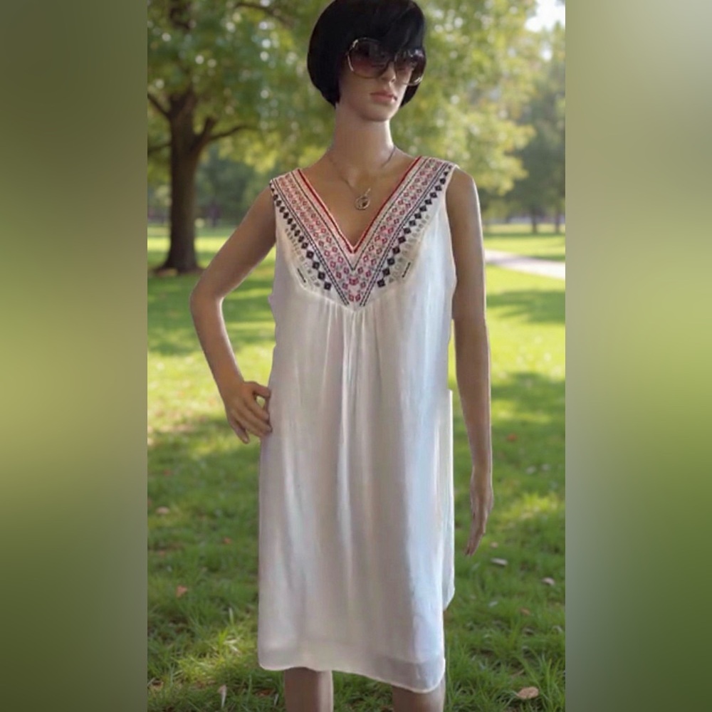 LUXOLOGY BOHO SLEEVELESS V-NECK EMBROIDERED SHIFT DRESS/COVERUP Sz L